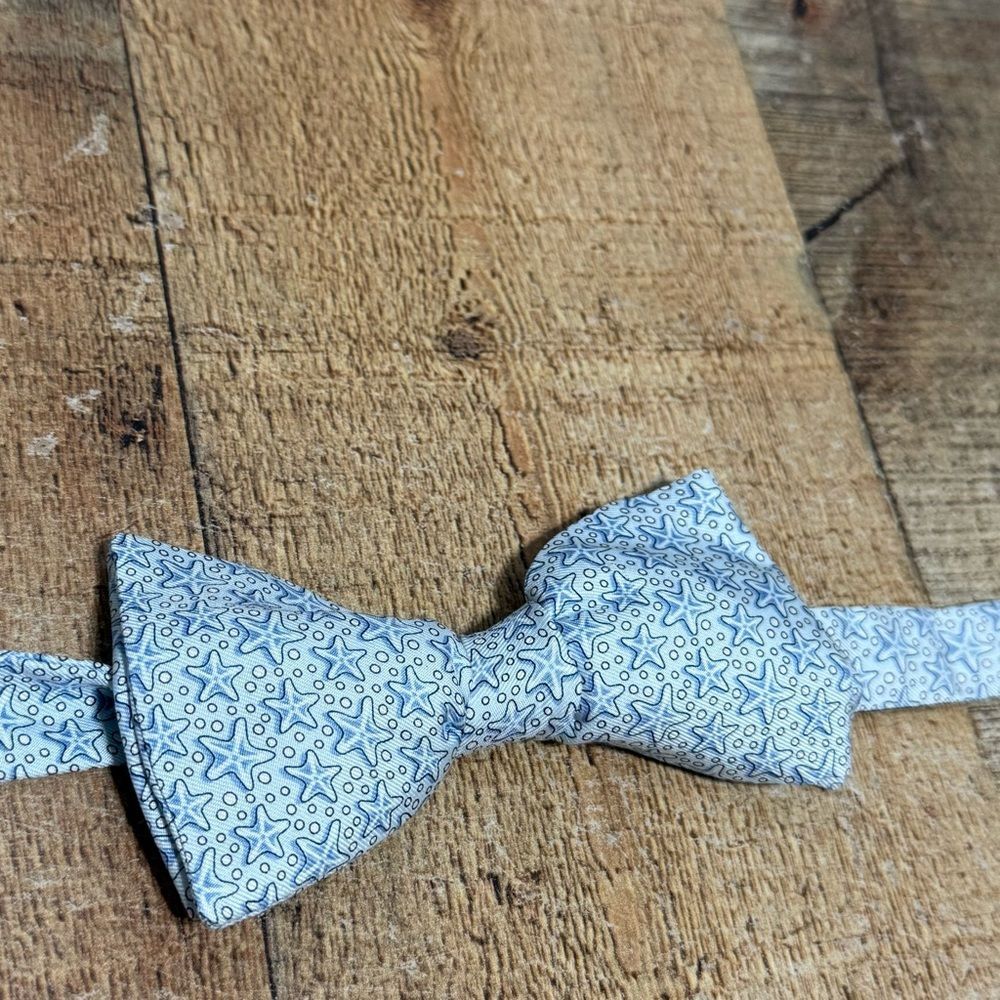 Kids vineyard vines starfish bow tie